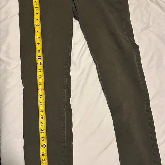 Gently used APT. 9 Men’s Pants in size 32x32, a sleek and versatile green color. - Picture 2 of 3